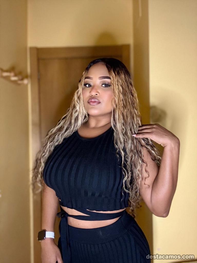 611357028-acompanante-en-alicante-KbYp0z