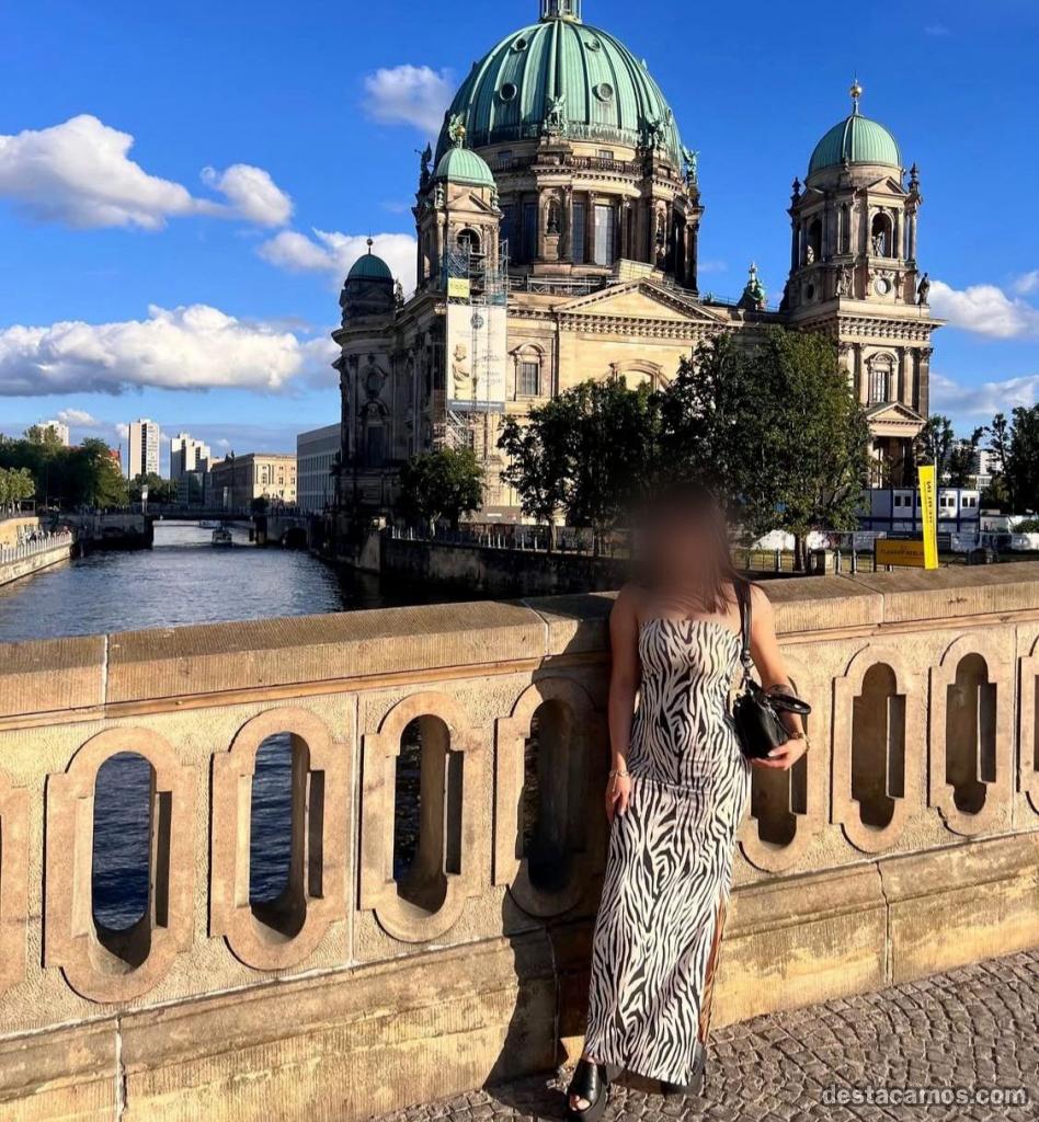 613683587-chica-de-compania-en-barcelona-4DMjjc