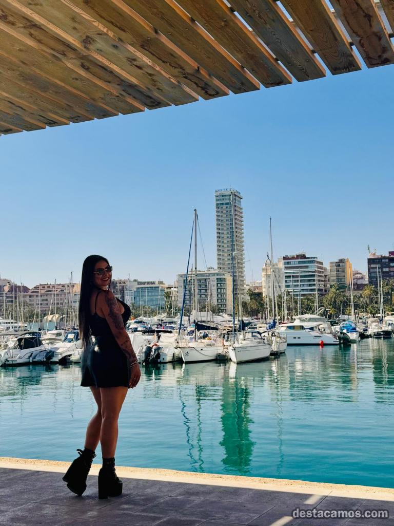 624579980-acompanante-en-badajoz-S9d6BF