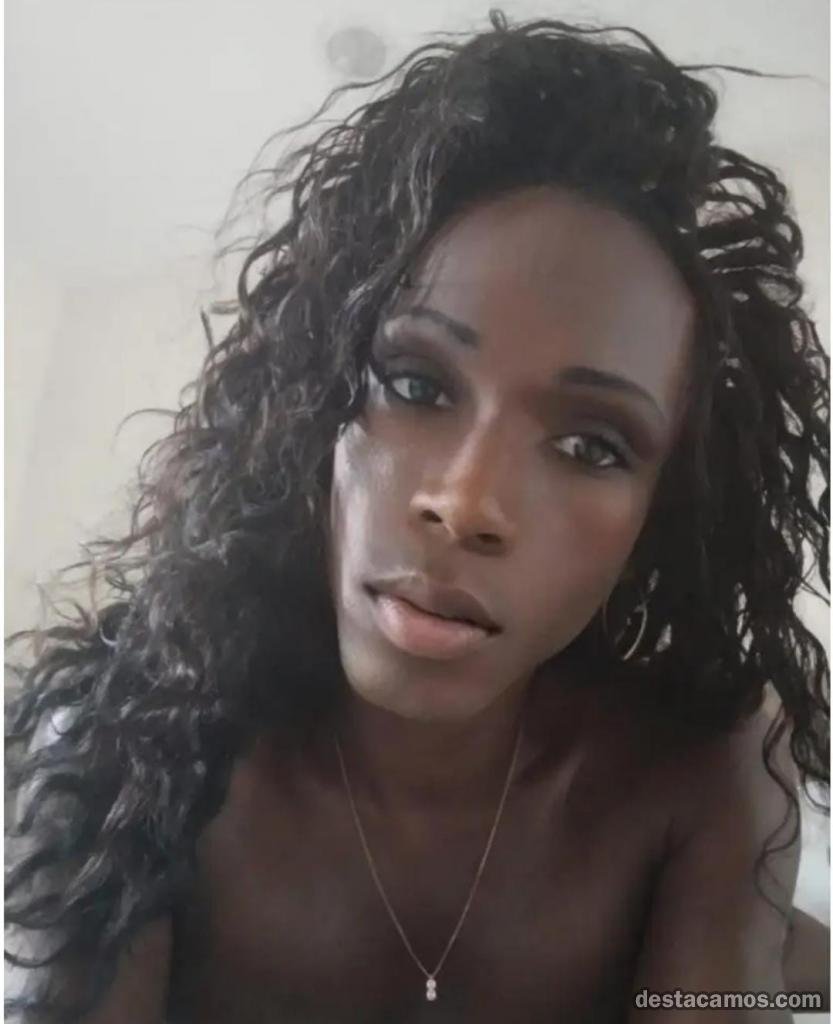 613249485-travesti-en-barcelona-9bUqRN