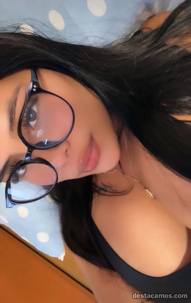 613596374-acompanante-en-pontevedra-biPIwY