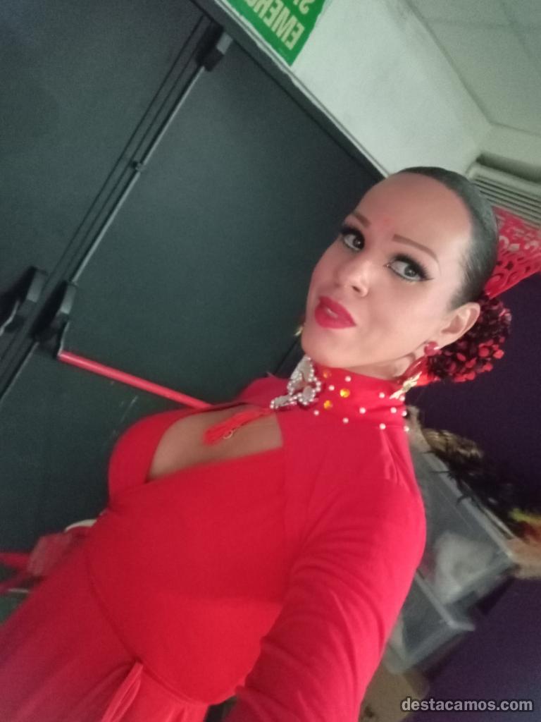 663407239-crossdresser-en-valencia-lYYThe