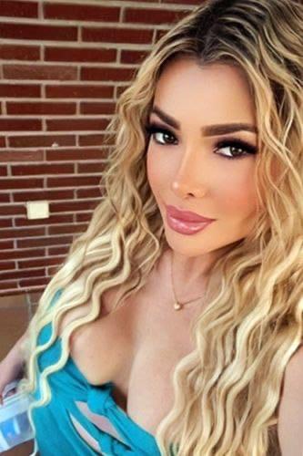 667209125-chica-escort-en-madrid-UHOkkD