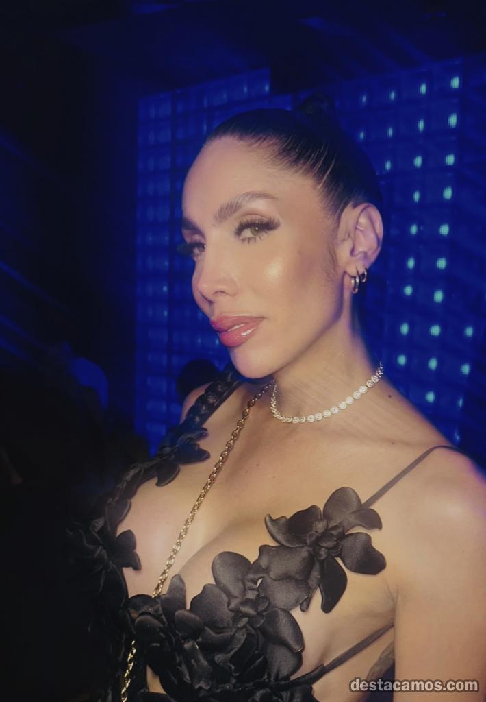 672695743-crossdresser-en-barcelona-p0HY1t