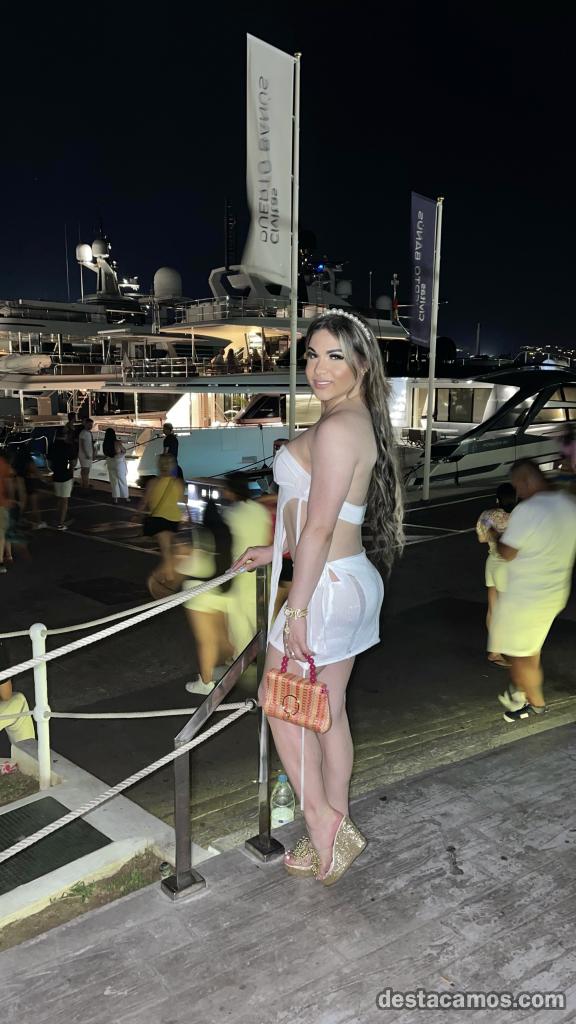 678300786-travesti-en-madrid-RTfDrN