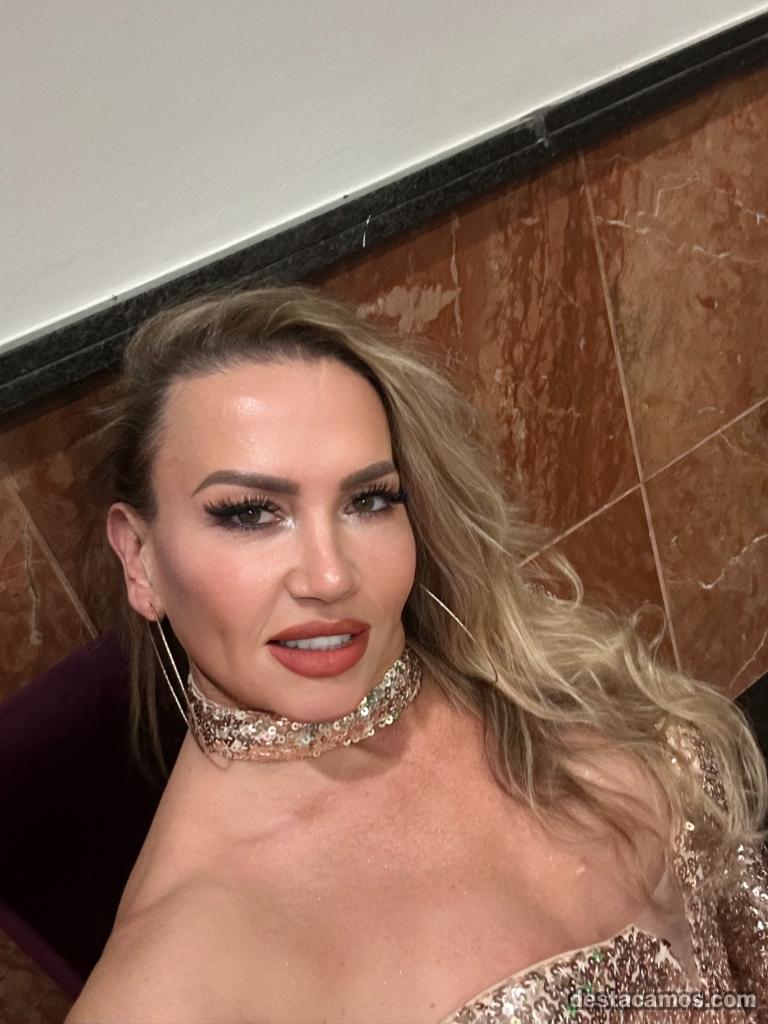 689082381-ladyboy-en-madrid-3KUXsI