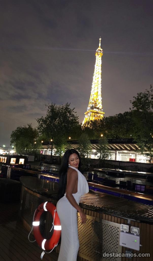 692980131-travesti-en-madrid-QpqyGh