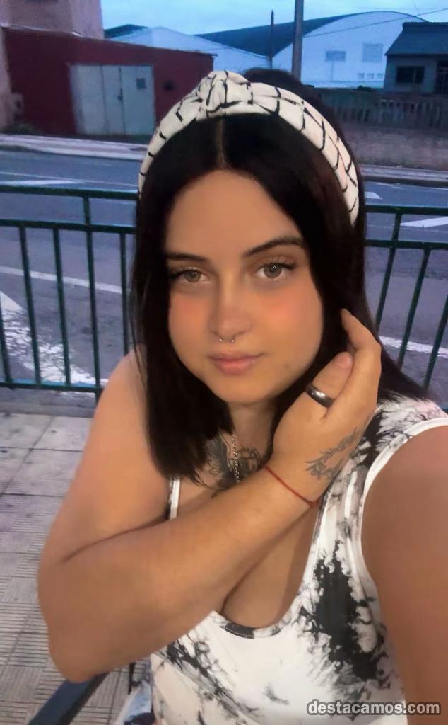 697824297-chica-de-compania-en-la-coruna-FqtKep