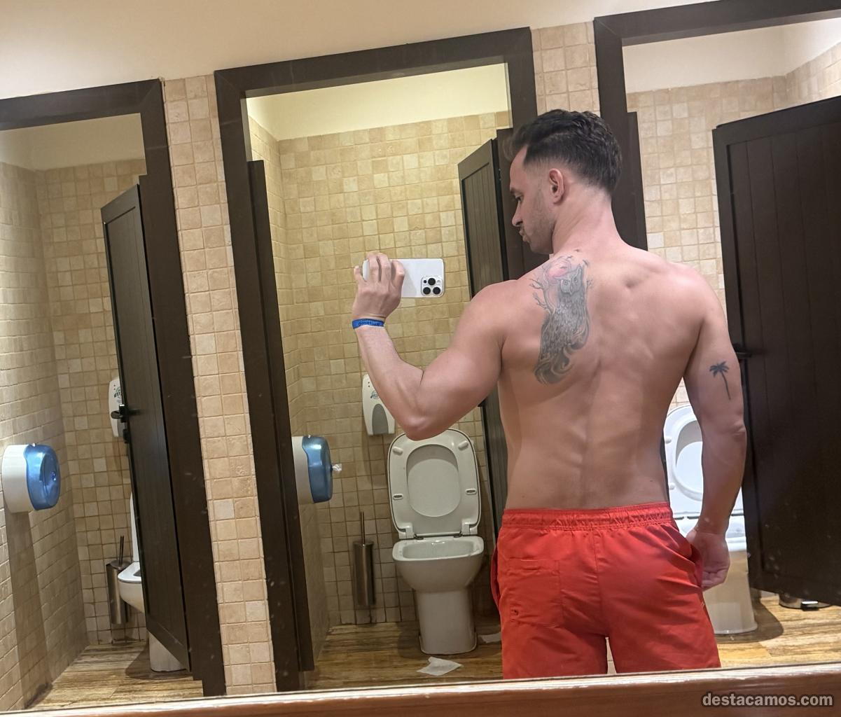 610956378-chico-de-compania-en-las-palmas-P3sEXI