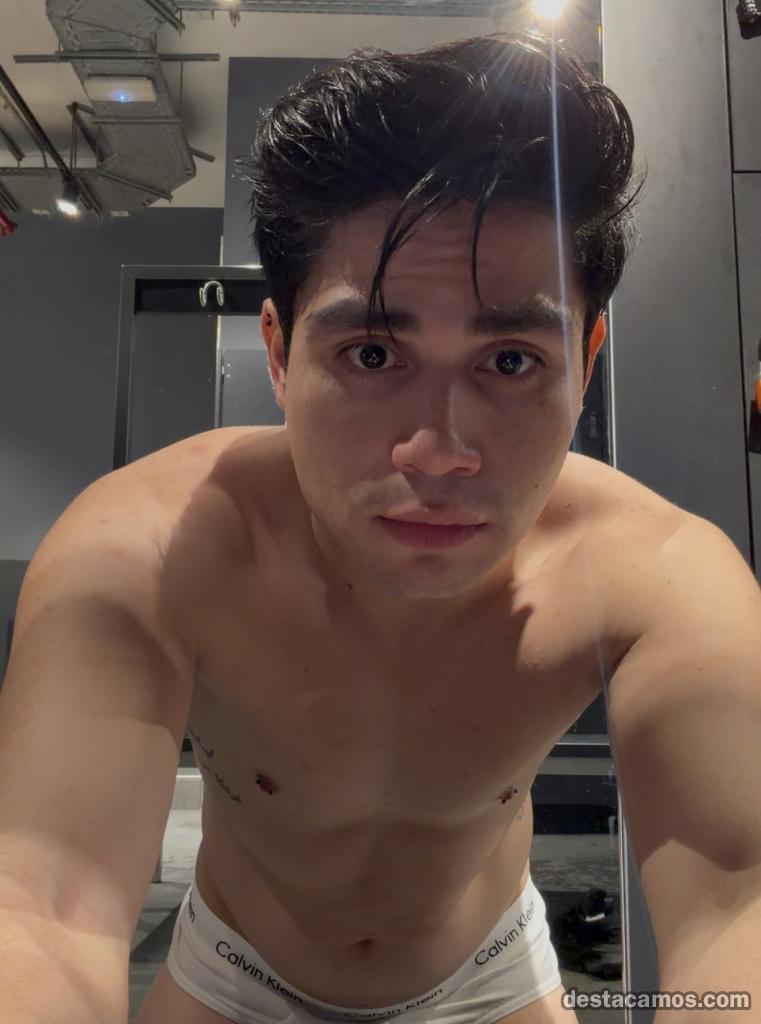 692543750-escort-masculino-en-barcelona-aoZDRs